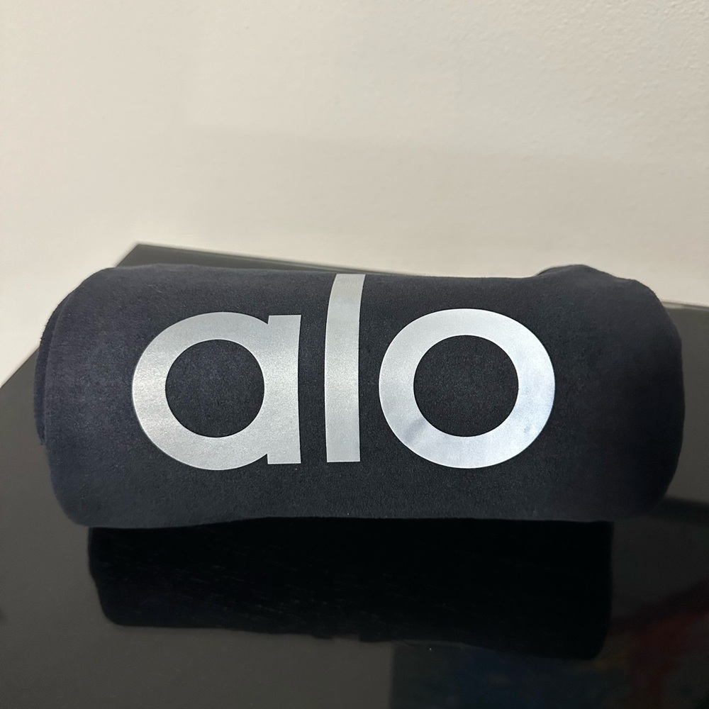 Alo Yoga Grounded No-Slip Towel Blue Navy